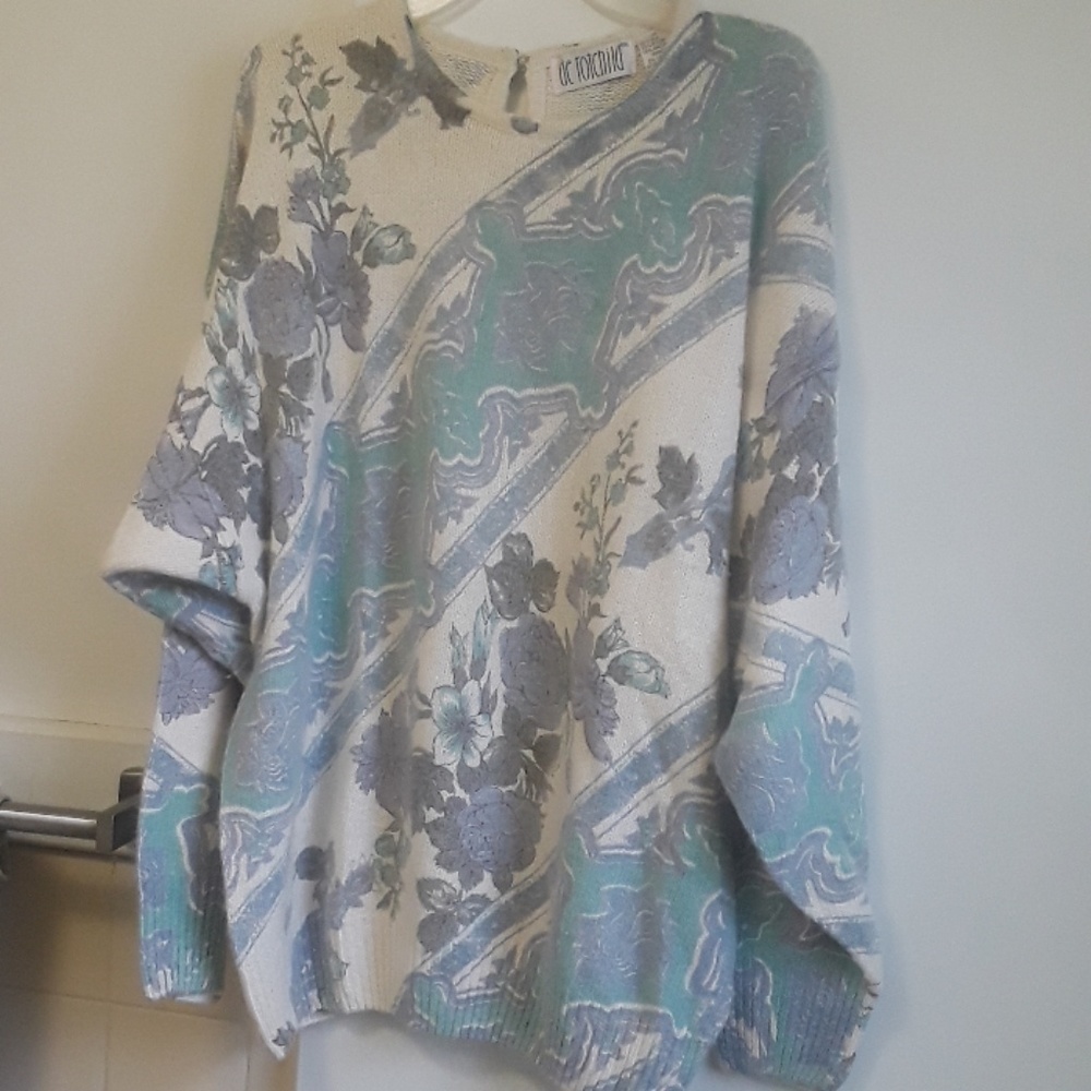 Chic Floral Crew Neck Sweater - Cream and Gray